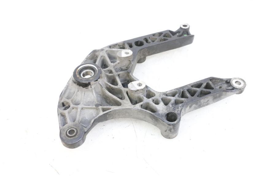 photo de SUPORTE DE ESCAPE SUZUKI BURGMAN 125 (2007 - 2014) - Detalhe da peça