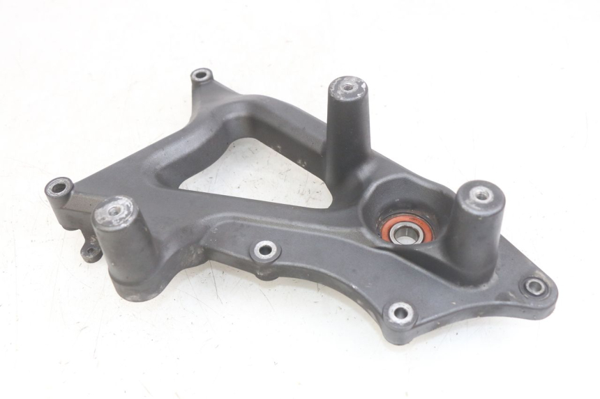photo de SUPORTE DE ESCAPE SYM GTS EFI 125 (2012 - 2016) - Outro ângulo de visão