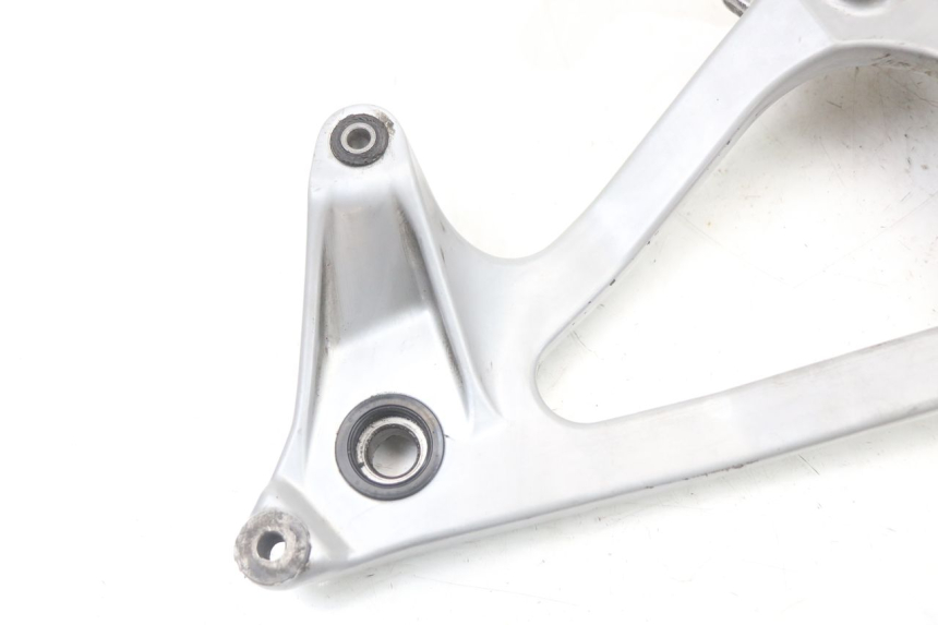photo de SUPORTE DE ESCAPE HONDA NES AROBASE 125 (2000 - 2003) - Detalhe da peça