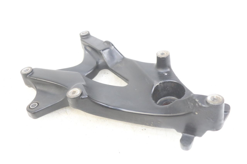 photo de SUPORTE DE ESCAPE YAMAHA HW XENTER 125 (2011 - 2017) - Outro ângulo de visão