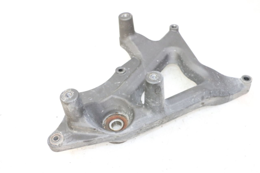 photo de SUPORTE DE ESCAPE SYM JOYMAX 125 (2010 - 2017) - Detalhe da peça