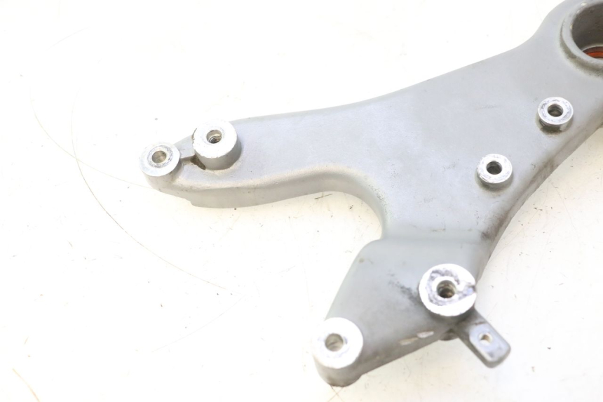 photo de SUPORTE DE ESCAPE KYMCO LIKE 125 (2009 - 2016) - Outro ângulo de visão