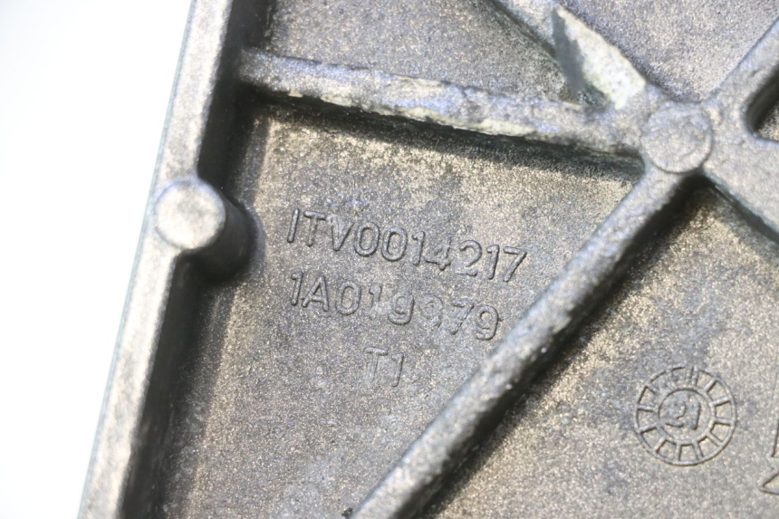 photo de SUPORTE DE PANELA PIAGGIO MP3 HPE 530 (2022 - 2026) - Detalhe da peça