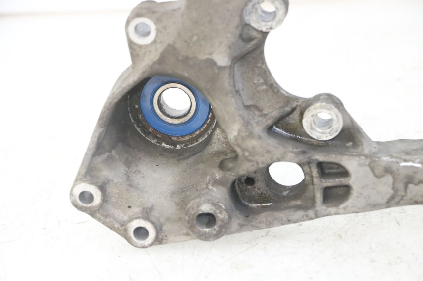 photo de SUPORTE DE ESCAPE PIAGGIO MP3 LT 300 (2010 - 2016) - Outro ângulo de visão