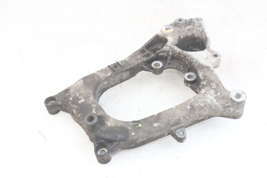 photo de SUPORTE DE ESCAPE PIAGGIO MP3 RL 250 (2006 - 2010) - Outro ângulo de visão