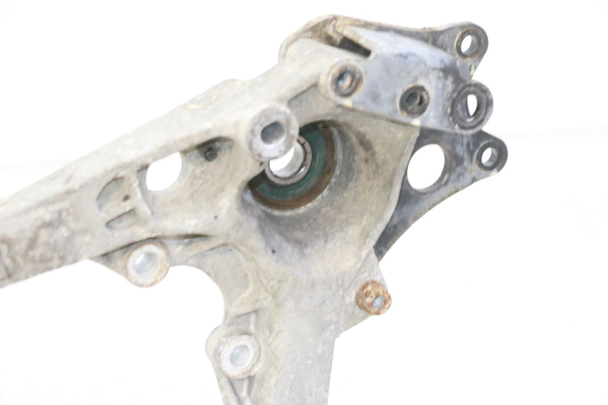 photo de SUPORTE DE ESCAPE PIAGGIO MP3 RL 250 (2006 - 2010) - Detalhe da peça