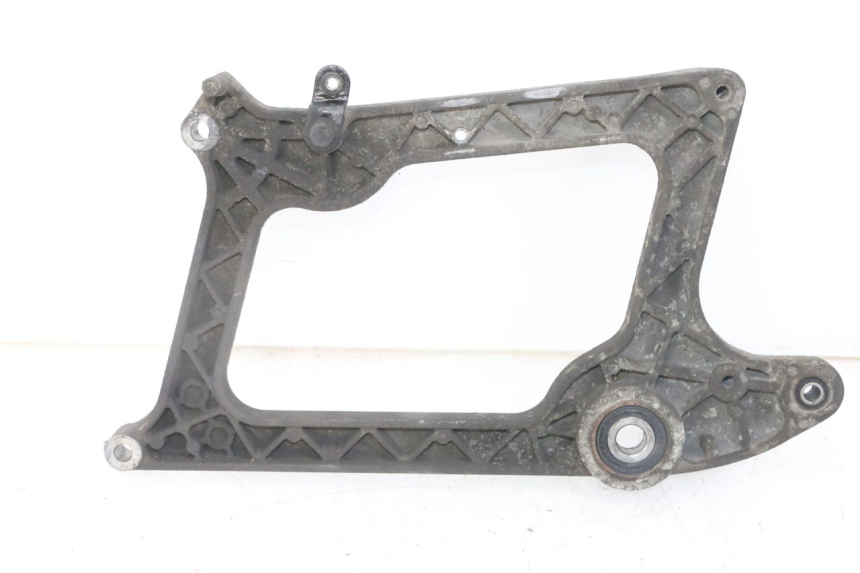 photo de SUPORTE DE ESCAPE PEUGEOT SATELIS 125 (2013 - 2018) - Outro ângulo de visão