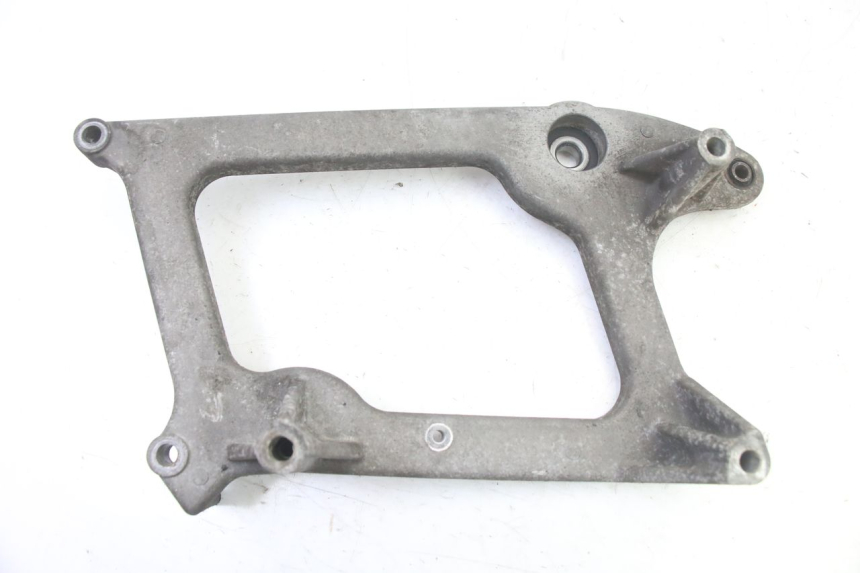 photo de SUPORTE DE ESCAPE PEUGEOT SATELIS 125 (2013 - 2018) - Detalhe da peça