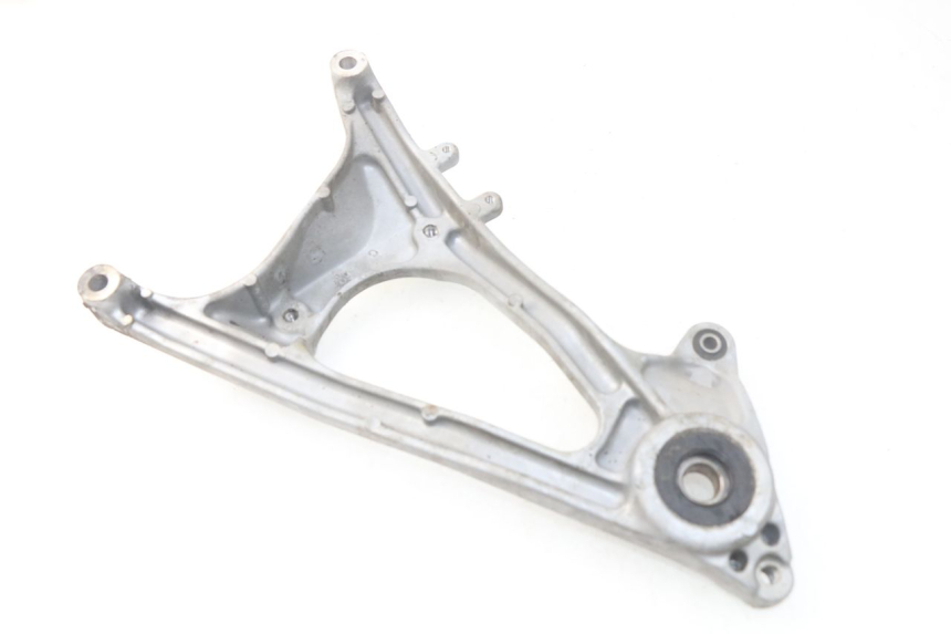 photo de SUPORTE DE ESCAPE HONDA SES DYLAN 125 (2002 - 2006) - Detalhe da peça