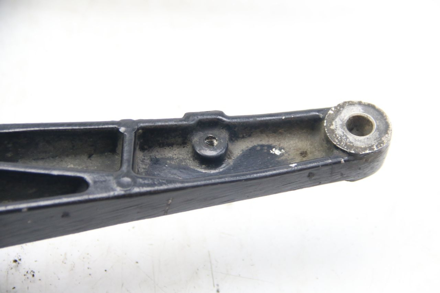 photo de SUPORTE DE ESCAPE SUZUKI SIXTEEN 125 (2008 - 2010) - Zoom do estado de desgaste