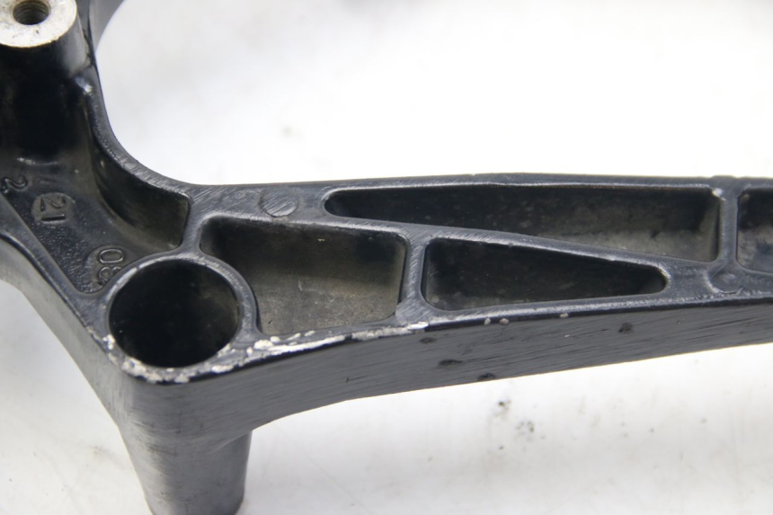 photo de SUPORTE DE ESCAPE SUZUKI SIXTEEN 125 (2008 - 2010) - Outro ângulo de visão