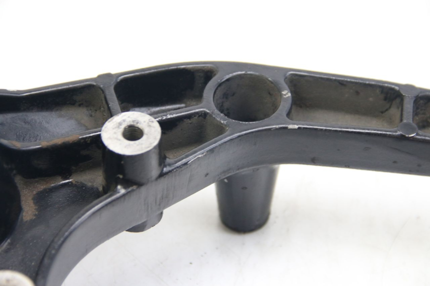 photo de SUPORTE DE ESCAPE SUZUKI SIXTEEN 125 (2008 - 2010) - Pontos de fixação