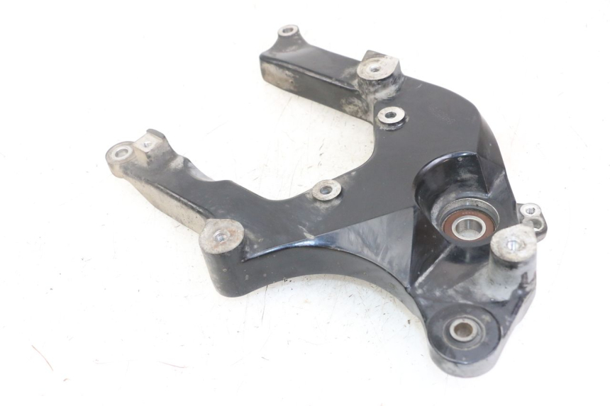 photo de SUPORTE DE ESCAPE SUZUKI BURGMAN 125 (2018 - 2021) - Outro ângulo de visão