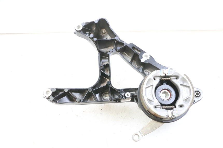 photo de SUPORTE DE ESCAPE YAMAHA TRICITY 300 (2020 - 2024) - Outro ângulo de visão