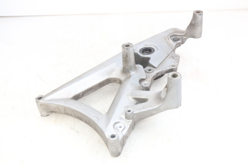 photo de SUPORTE DE ESCAPE YAMAHA X-MAX XMAX 125 (2010 - 2013) - Outro ângulo de visão