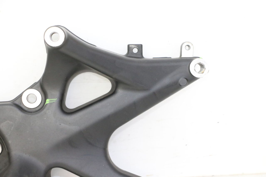 photo de SUPORTE DE ESCAPE YAMAHA XMAX X-MAX 125 (2021 - 2025) - Ampliação técnica