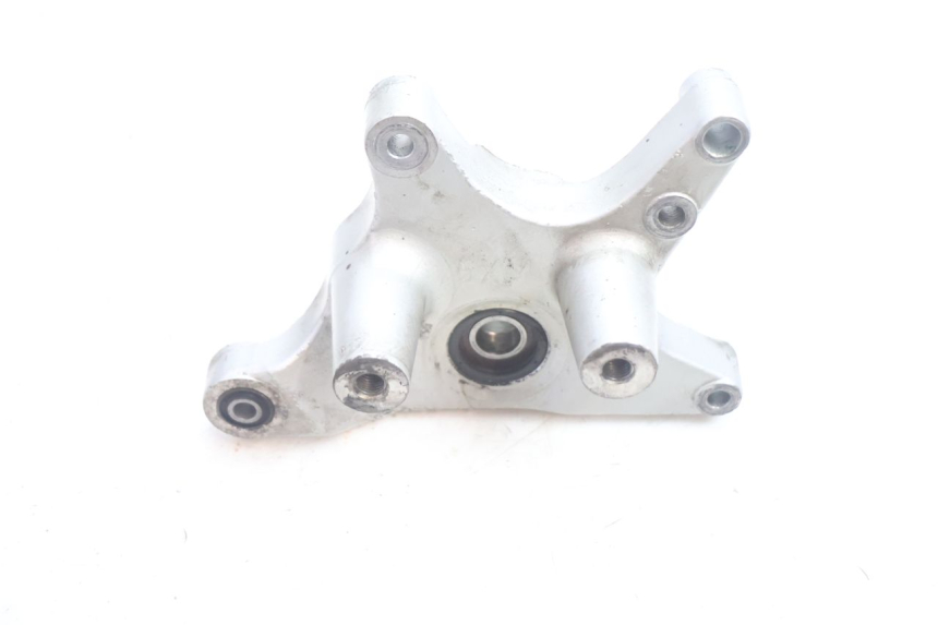 photo de SUPORTE DE ESCAPE YAMAHA YP MAJESTY 125 (2002 - 2006) - Detalhe da peça