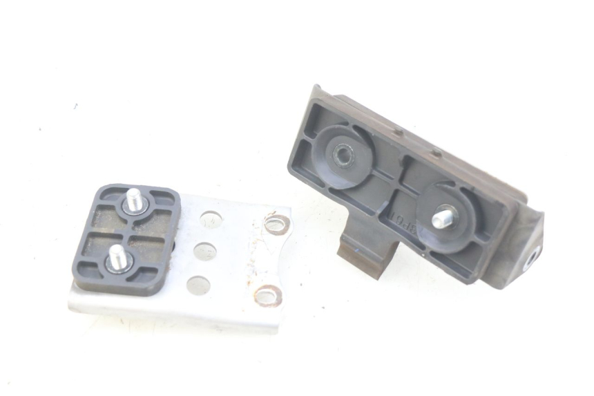 photo de SUPORTE DO RESERVATÓRIO YAMAHA FJR ABS 1300 (2006 - 2012) - Detalhe da peça
