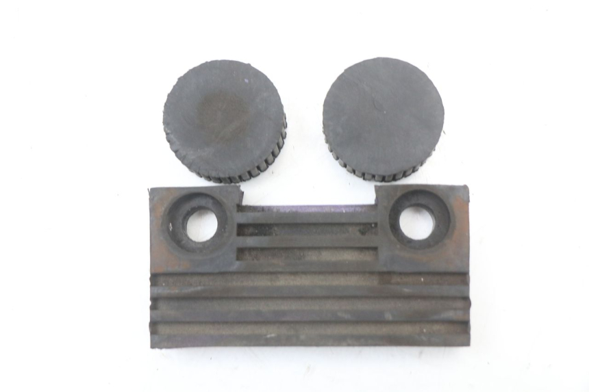 photo de SUPORTE DO RESERVATÓRIO SUZUKI GN 125 (1997 - 2000) - Detalhe da peça