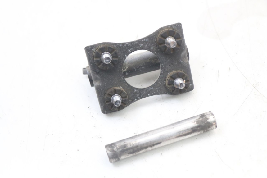 photo de SUPORTE DO RESERVATÓRIO SUZUKI GSR 750 (2011 - 2017) - Pontos de fixação