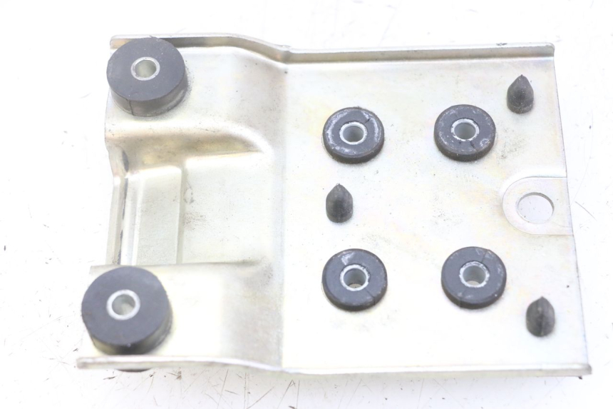 photo de SUPORTE DO RESERVATÓRIO SUZUKI GSX F GSXF 650 (2007 - 2015) - Zoom do estado de desgaste