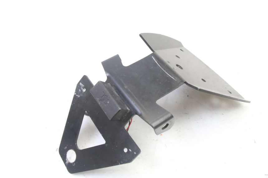 photo de SUPORTE DE PLACA SUZUKI GSR 750 (2011 - 2017) - Detalhe da peça