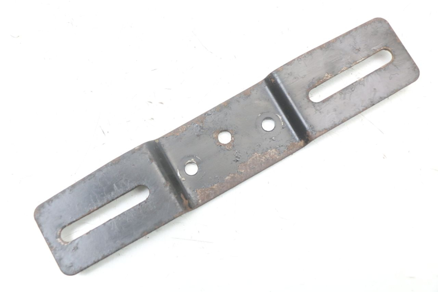 photo de SUPORTE DE PLACA SUZUKI GSX E 250 (1982 - 1983) - Detalhe da peça