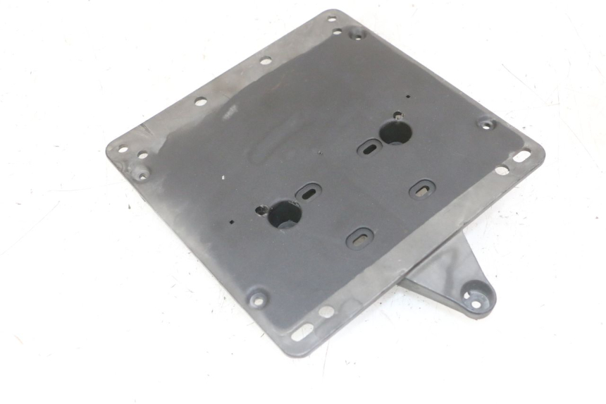 photo de SUPORTE DE PLACA PIAGGIO IE MP3 YOURBAN 300 (2011 - 2016) - Zoom do estado de desgaste