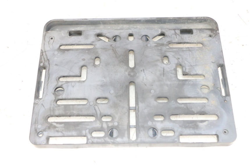 photo de SUPORTE DE PLACA SYM JOYMAX 125 (2010 - 2017) - Detalhe da peça