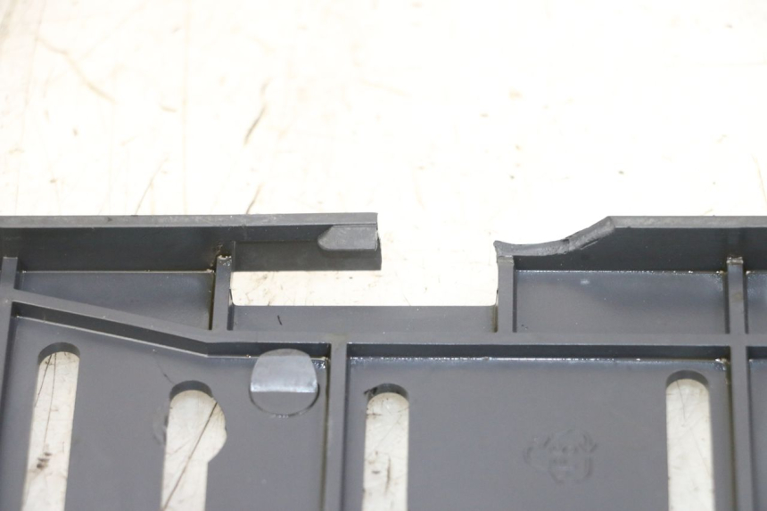 photo de SUPORTE DE PLACA KAWASAKI GTR 1000 (1994 - 2004) - Detalhe da peça