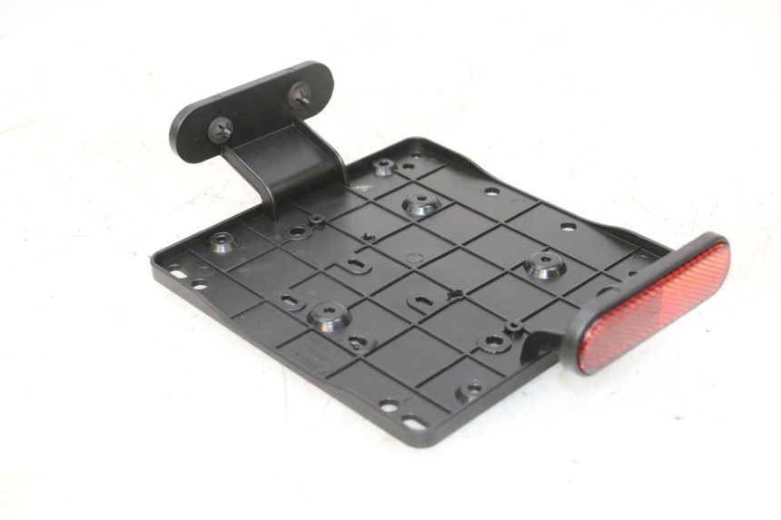 photo de SUPORTE DE PLACA PIAGGIO MP3 HPE 300 (2019 - 2026) - Zoom do estado de desgaste