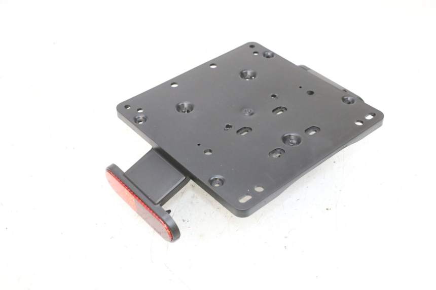 photo de SUPORTE DE PLACA PIAGGIO MP3 HPE 300 (2019 - 2026) - Outro ângulo de visão