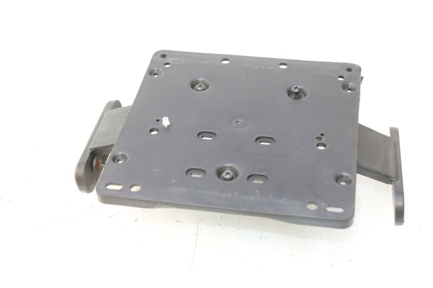 photo de SUPORTE DE PLACA PIAGGIO MP3 HPE 530 (2022 - 2026) - Vista principal