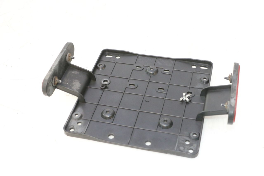 photo de SUPORTE DE PLACA PIAGGIO MP3 500 (2016 - 2018) - Detalhe da peça