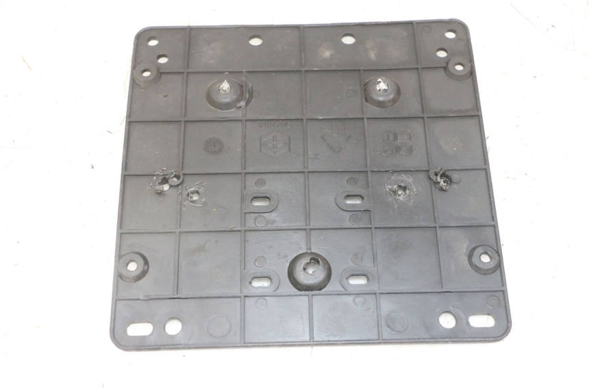 photo de SUPORTE DE PLACA GILERA NEXUS 125 (2009 - 2013) - Detalhe da peça