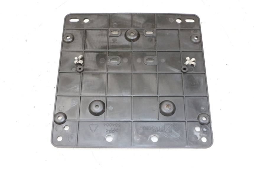 photo de SUPORTE DE PLACA PIAGGIO MP3 LT 400 (2007 - 2012) - Detalhe da peça
