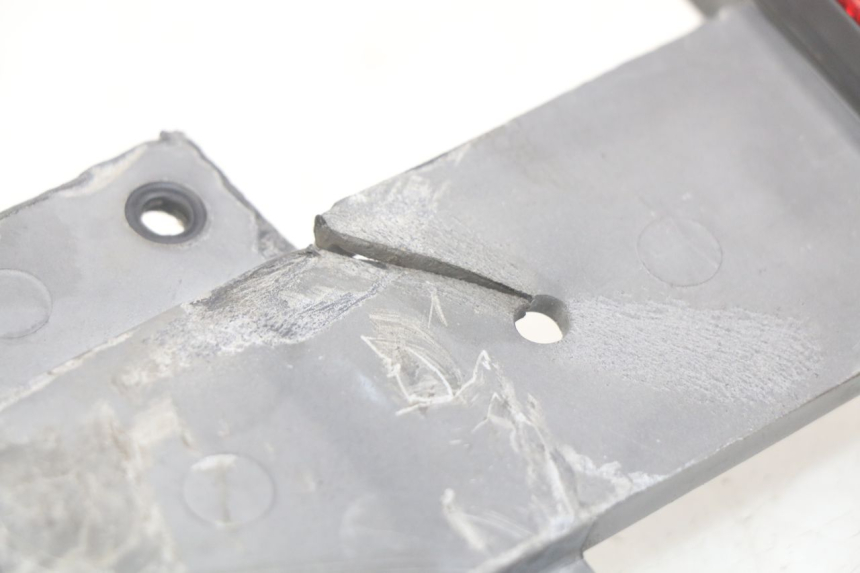 photo de SUPORTE DE PLACA APRILIA SCARABEO LIGHT 125 (2007 - 2011) - Pontos de fixação