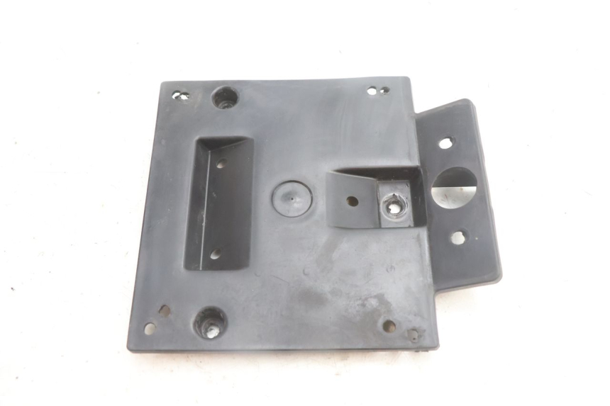 photo de SUPORTE DE PLACA PEUGEOT VIVACITY 100 (1999 - 2008) - Detalhe da peça
