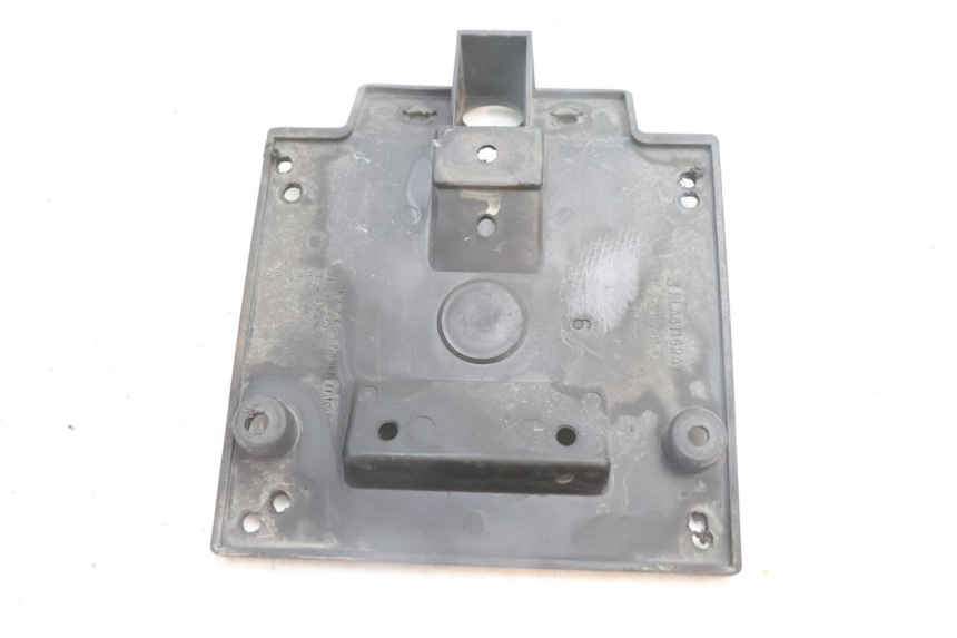 photo de SUPORTE DE PLACA PEUGEOT VIVACITY 100 (1999 - 2008) - Zoom do estado de desgaste