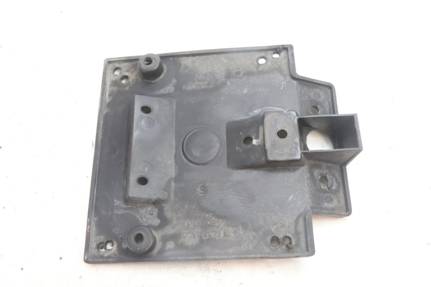 photo de SUPORTE DE PLACA PEUGEOT VIVACITY 100 (1999 - 2008) - Outro ângulo de visão