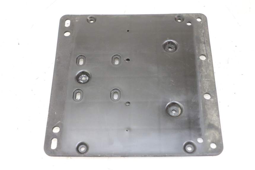 photo de SUPORTE DE PLACA PIAGGIO XEVO - X EVO 125 (2007 - 2017) - Zoom do estado de desgaste