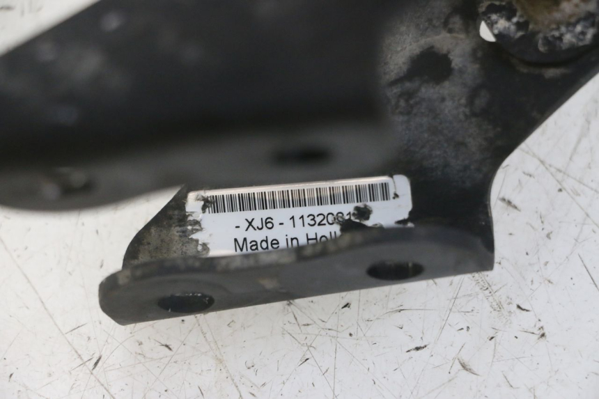 photo de SUPORTE DE PLACA YAMAHA XJ6 ABS 600 (2008 - 2016) - Detalhe da peça