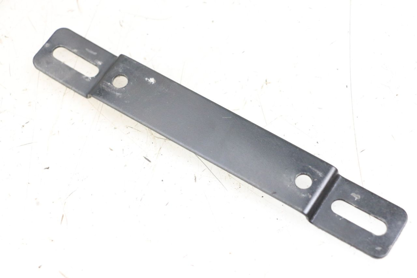 photo de SUPORTE DE PLACA YAMAHA YP MAJESTY 125 (2002 - 2006) - Detalhe da peça