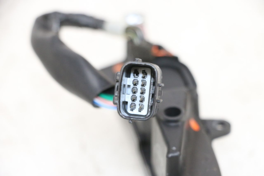 photo de PAINEL DE INSTRUMENTOS PIAGGIO MP3 HPE 300 (2019 - 2026) - Zoom do estado de desgaste