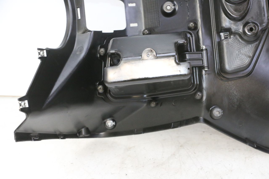 photo de PAINEL INTERIOR QUADRO 4 4D 350 (2015 - 2018) - Estado da superfície
