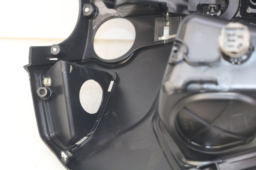 photo de PAINEL INTERIOR PIAGGIO BEVERLY 125 (2010 - 2015) - Outro ângulo de visão