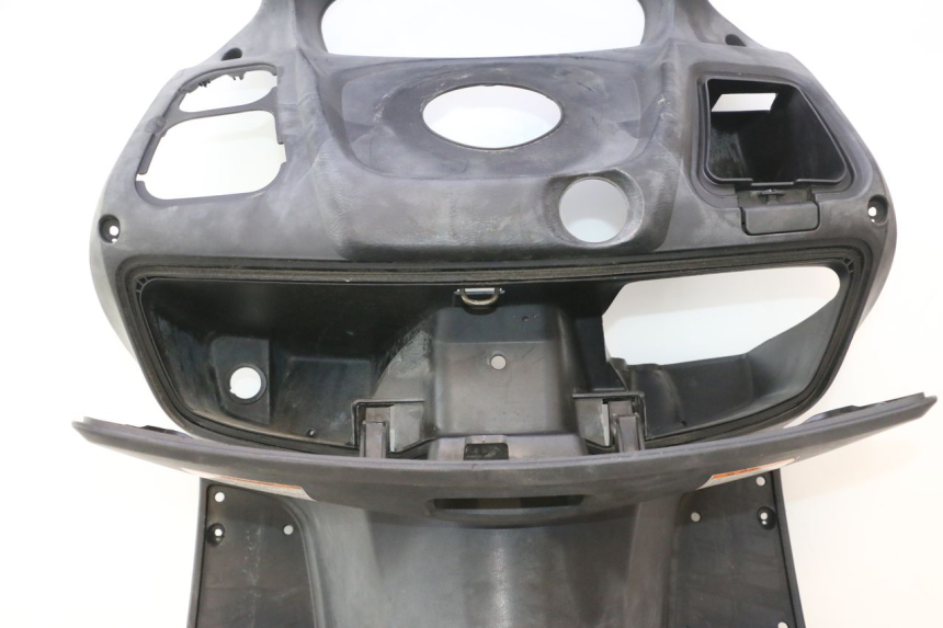 photo de PAINEL INTERIOR SUZUKI BURGMAN 125 (2007 - 2014) - Zoom do estado de desgaste