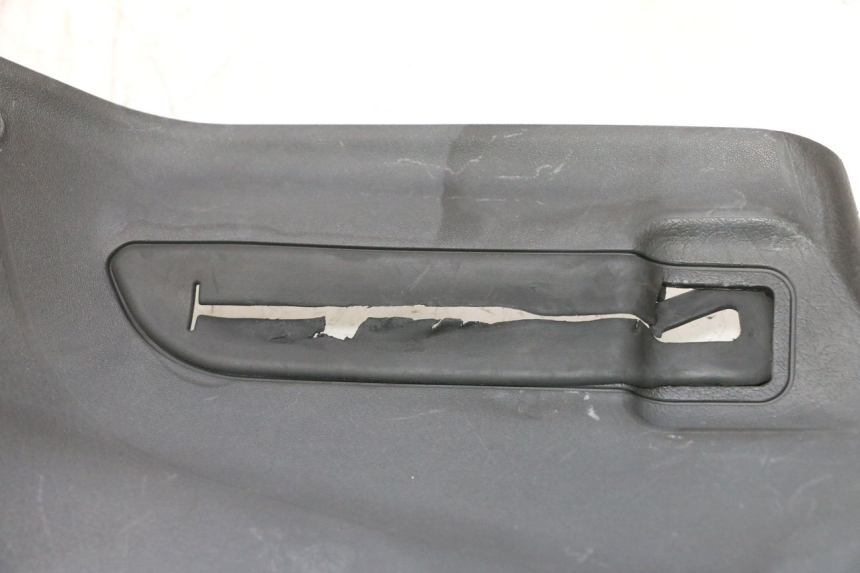 photo de PAINEL INTERIOR DIREITO GILERA GP 800 (2007 - 2013) - Zoom do estado de desgaste