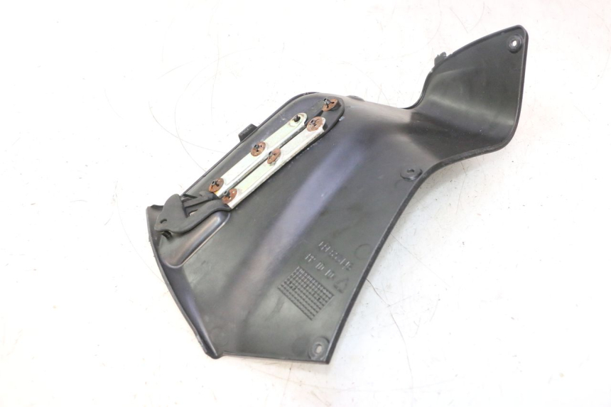 photo de PAINEL INTERIOR DIREITO GILERA GP 800 (2007 - 2013) - Pontos de fixação