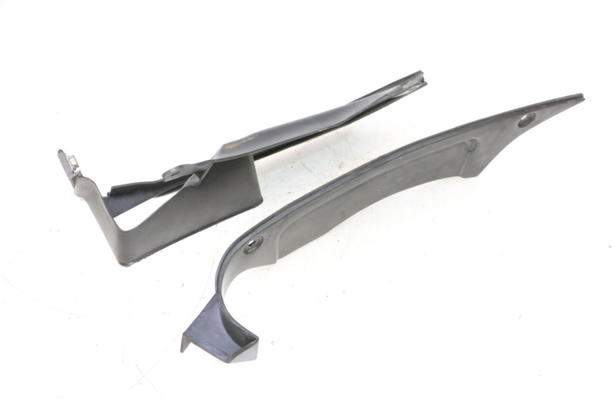 photo de TABLIER INTERIOR DIREITO KAWASAKI GPX F ZX750F 750 (1986 - 1990) - Detalhe da peça